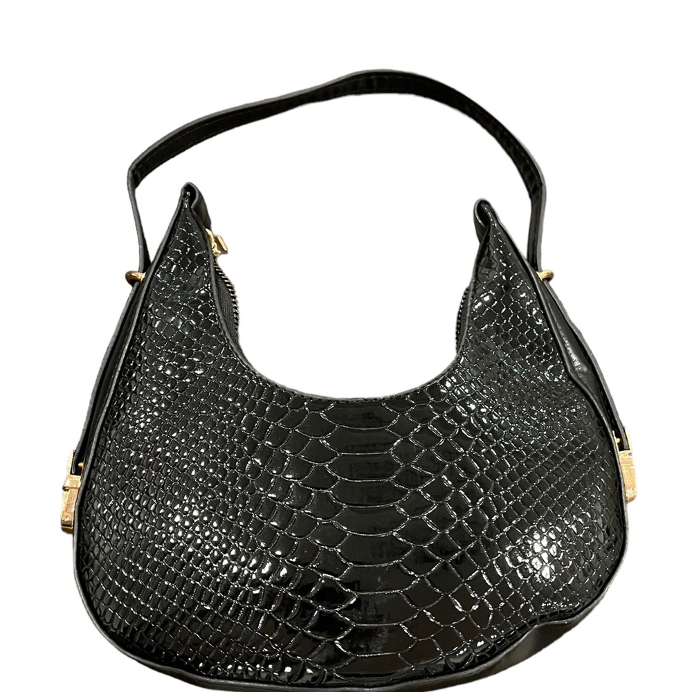 Saddle style adjustable straps black handbag only used in a photo shoot